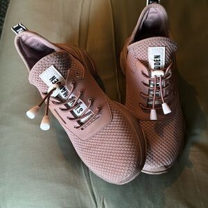Steve Madden Sneaker